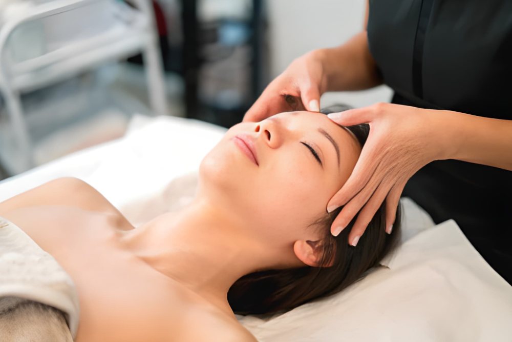 Acupressure and Chinese therapeutic massage av